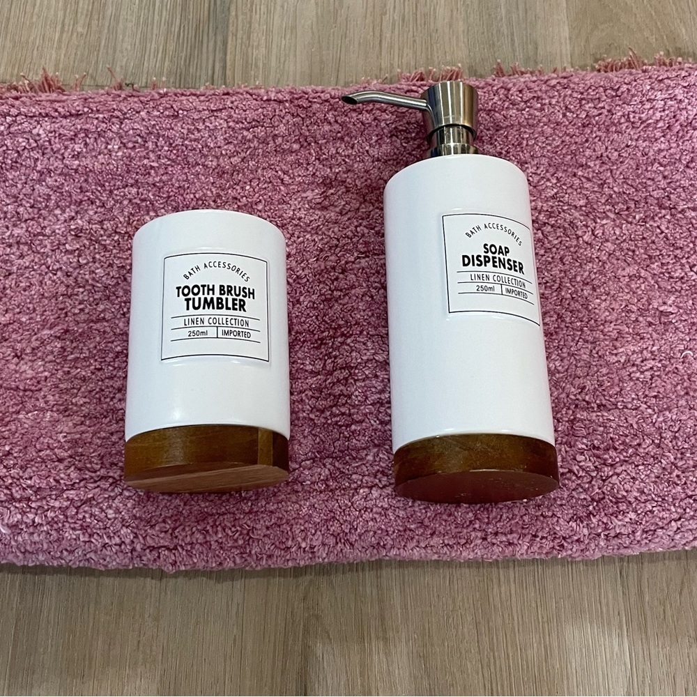 SET: Pink Bathmat with Soap Dispenser and Toothbrush Holder.